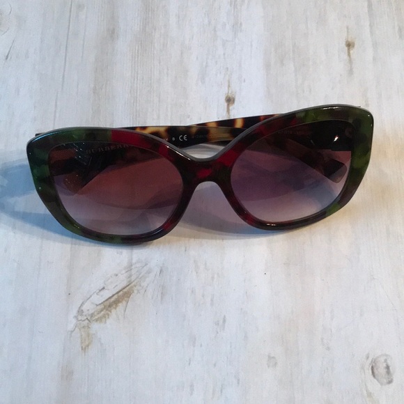 Burberry Buckle Detail Oversize Square Sunglasses - Picture 8 of 16